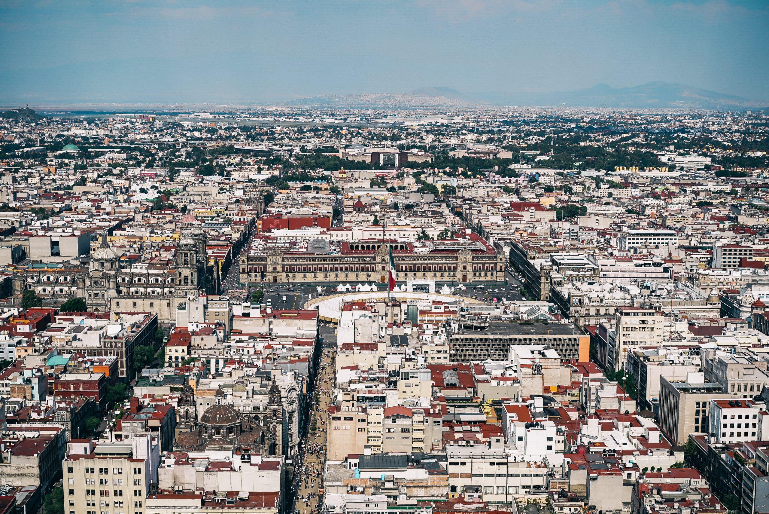 Un cutremur de magnitudine 6,5 a lovit sudul și centrul Mexicului / Turiștii din Mexico City și din stațiunea Acapulco au ieșit în stradă când a început seismul