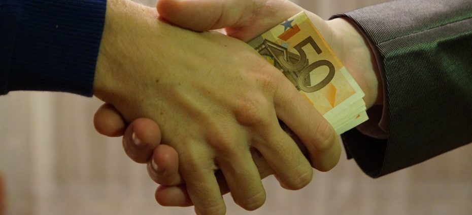 spaga, mita, evaziune fiscala