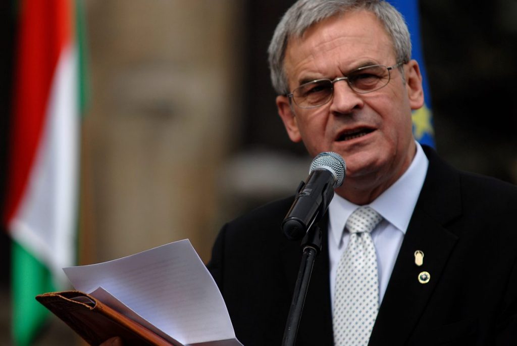Tőkés, la Băile Tușnad, lângă Viktor Orbán: V-ați angajat în repararea Trianonului / ”UDMR a renunțat la revendicările teritoriale considerate legitime ale maghiarilor”