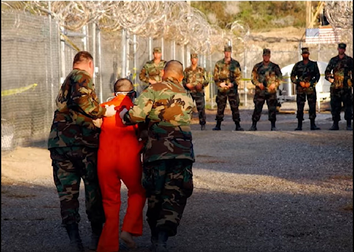 Şeful Pentagonului, Pete Hegseth, spune că deţinuţii care au mai rămas la Guantanamo ar fi trebuit executaţi