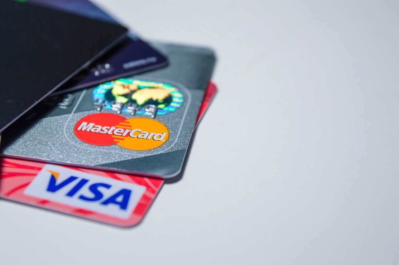 Reuters: Cuba va suspenda tranzacțiile cu cardurile Visa și Mastercard, în contextul sancțiunilor impuse de SUA