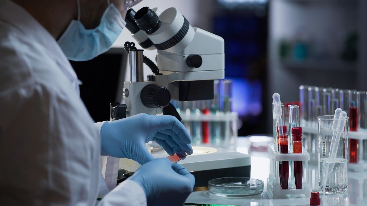 Vaccinurile anti-cancer bazate pe tehnologia mRNA, care a devenit cunoscută în timpul pandemiei de COVID-19, obțin rezultate promițătoare în unele dintre cele mai agresive forme ale bolii