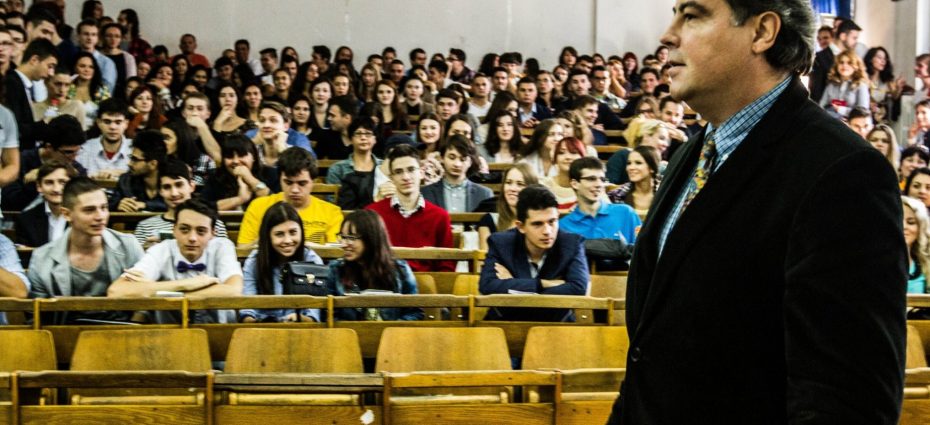 adrian-cioroianu-facultate-studenti