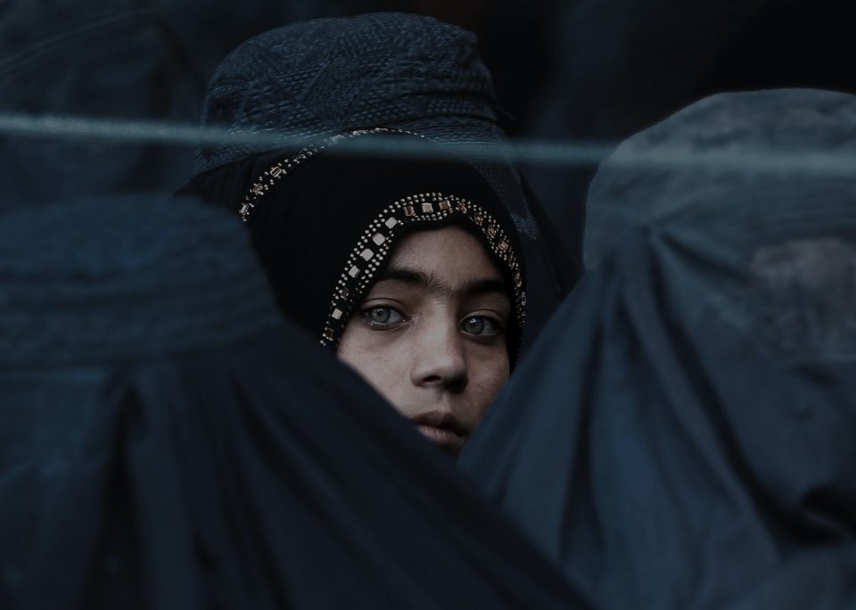 Autorităţile talibane din Afganistan adoptă un nou cod pentru separările conjugale, o altă încălcare a drepturilor femeilor afgane