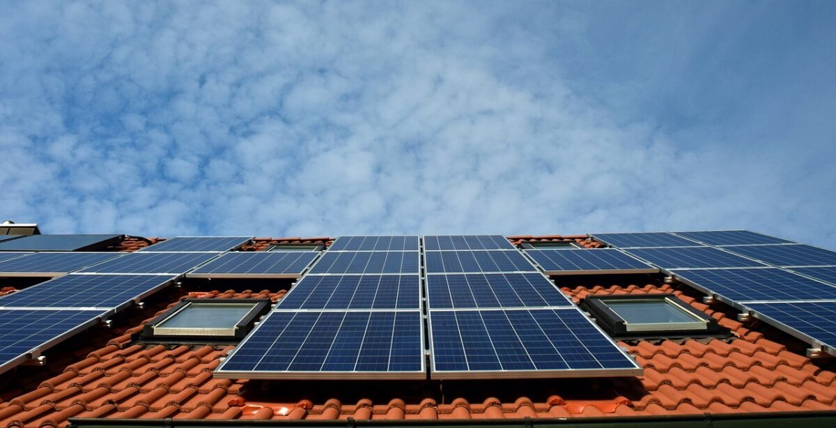 Percheziții în Timiș: furt calificat de panouri fotovoltaice / Doi bărbați au fost reținuți
