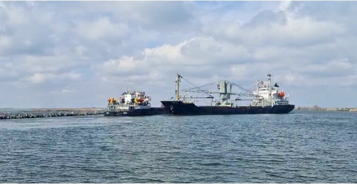 A fost reluat traficul navelor pe canalul Sulina / Circulația a fost întreruptă miercuri, după eșuarea unui tanc maritim