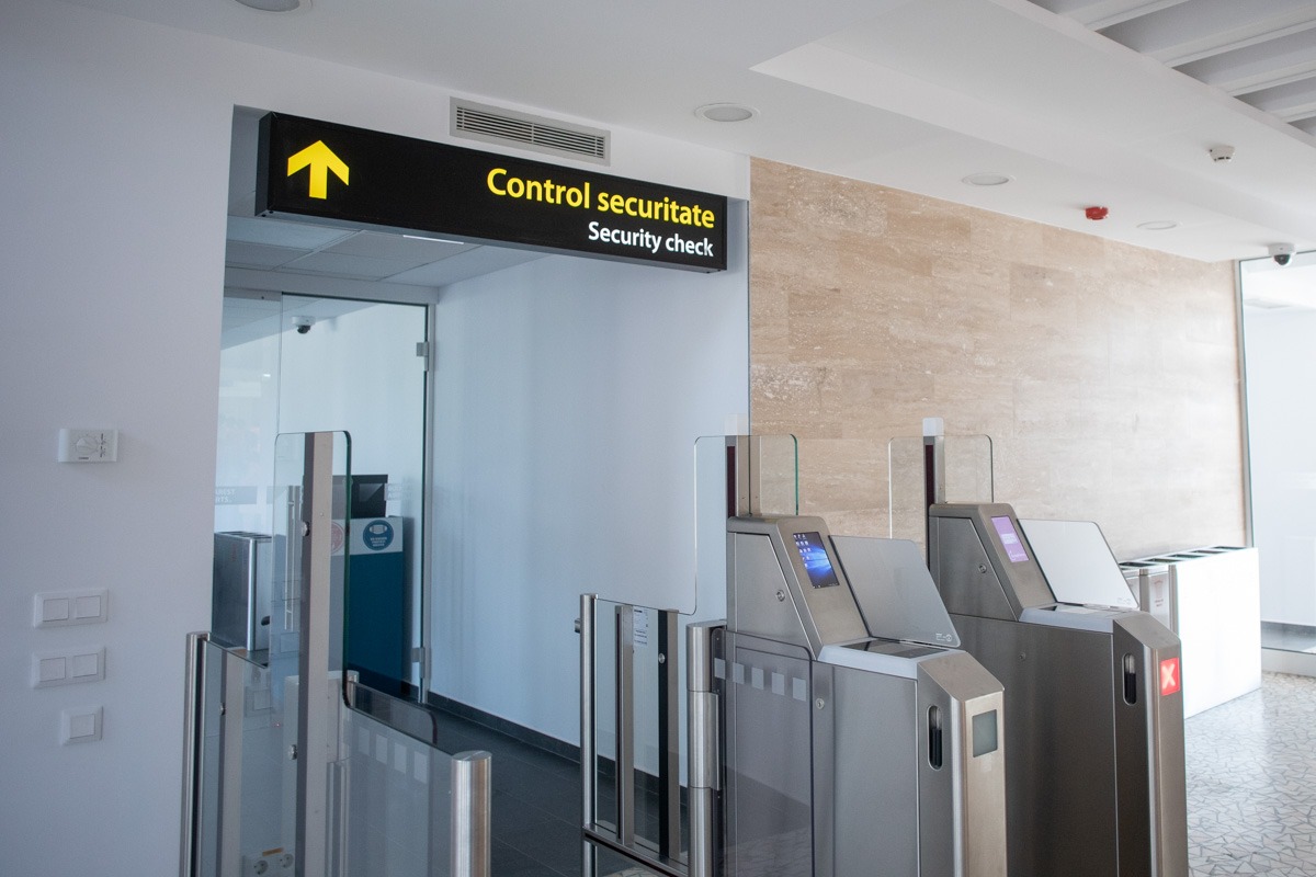 Puseu de profesionalism la Poliția de Frontieră: Mai multe cazuri de documente false și contrabandă pe Aeroportul Otopeni