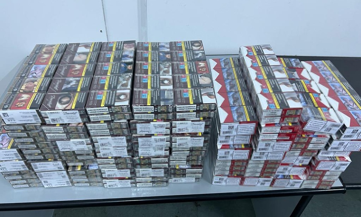 Peste 121.000 de ţigarete nedeclarate, descoperite pe Aeroportul Otopeni în doar două zile / Călătorii veneau din Istanbul și Cairo