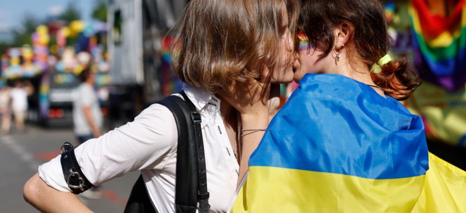 gay pride lesbiene ucraina varsovia sarut