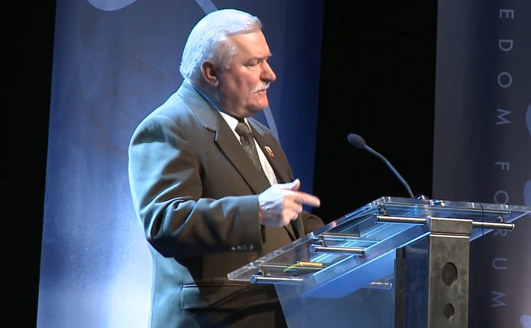 VIDEO: Președintele României, Nicușor Dan, i-a acordat fostului președinte al Republicii Polone, Lech Wałęsa, Ordinul Național „Steaua României” în grad de Mare Cruce