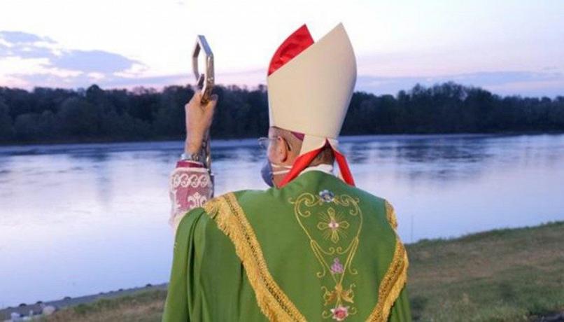 Vaticanul îi excomunică pe lefebvrieni, o sectă catolică globală / ”Chiar dacă ne excomunică, n-au decât, să o facă, nu o să schimbe absolut nimic”