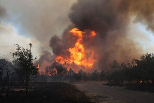 Franța evacuează 20.000 de persoane din cauza incendiilor de vegetație ce se extind în sud-vestul țării