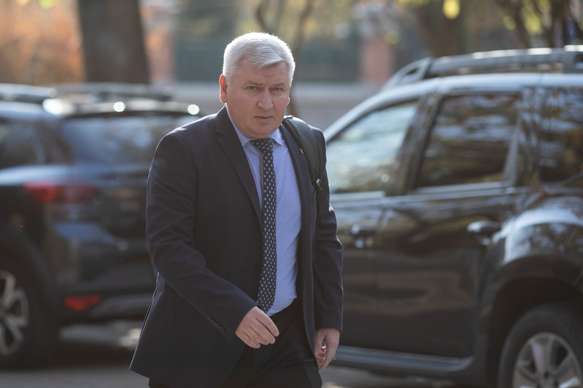 Florin Roman candidează pentru o funcție de vicepreședinte PNL și spune că liderii liberali ar trebui să își „pună o valiză la ușă”: „Ne-am întors la vremuri întunecate” / „Știu că suntem ţinte fixate”
