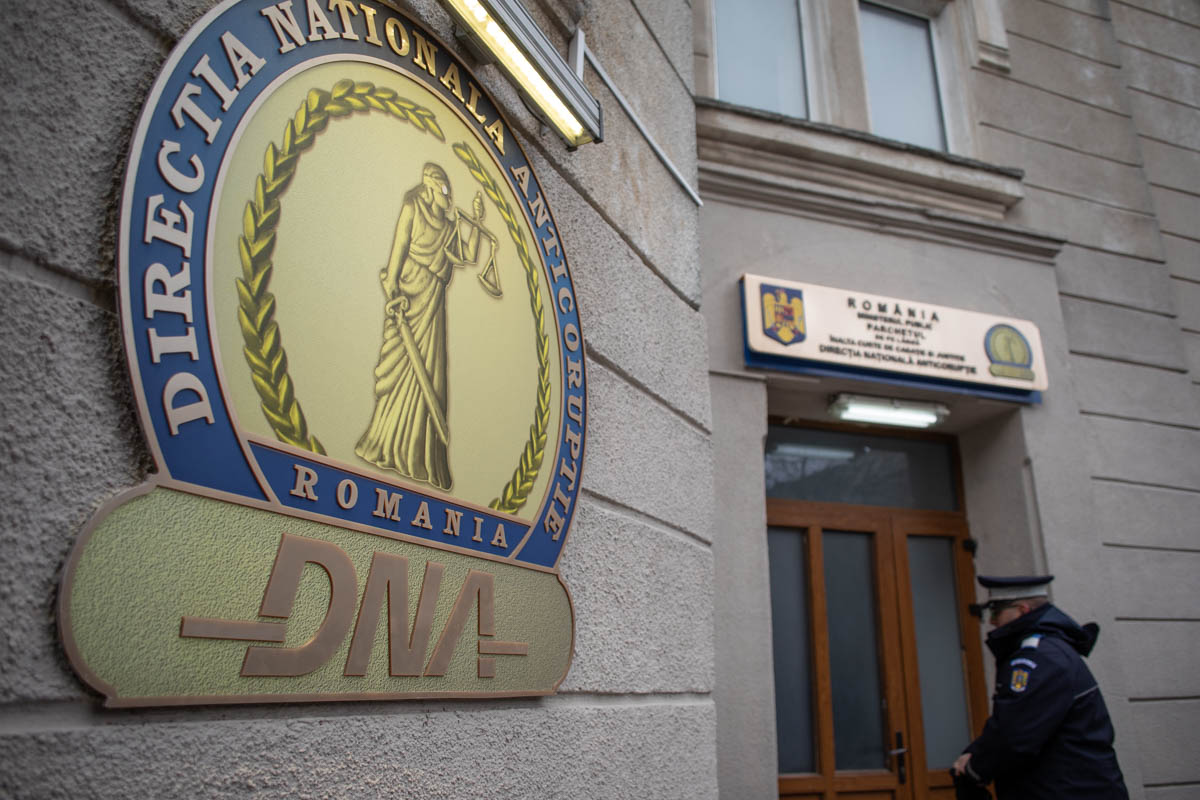 Cercetat pentru corupţie, fostul şef al Agenţiei Române de Salvare a Vieţii Omeneşti pe Mare, Daniel Manole, a încheiat cu DNA un acord de recunoaștere a vinovăției