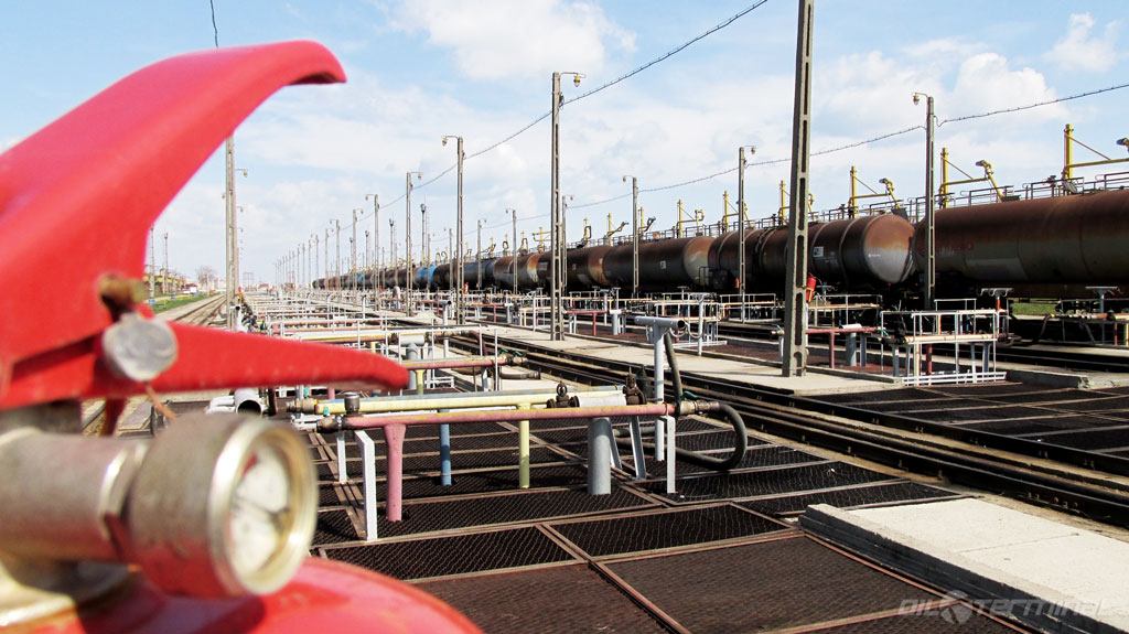 Angajații de la Oil Terminal Constanța se pregătesc de grevă generală / Sindicaliștii acuză Ministerul Energiei că blochează majorările salariale