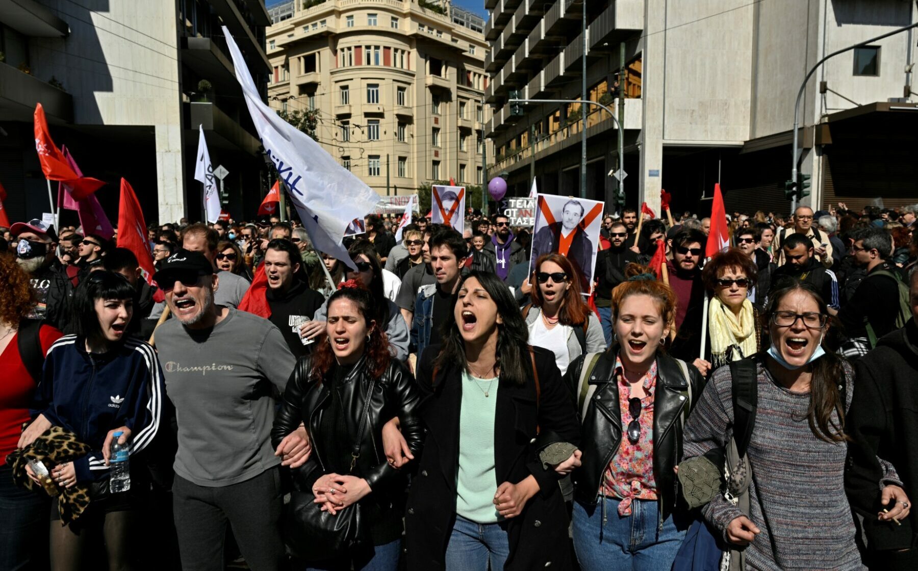 Grevă generală în Grecia, de 1 Mai / ”Creșterea costului vieții, costurile la energie și salariile mici creează o realitate cotidiană care nu mai poate fi suportată”