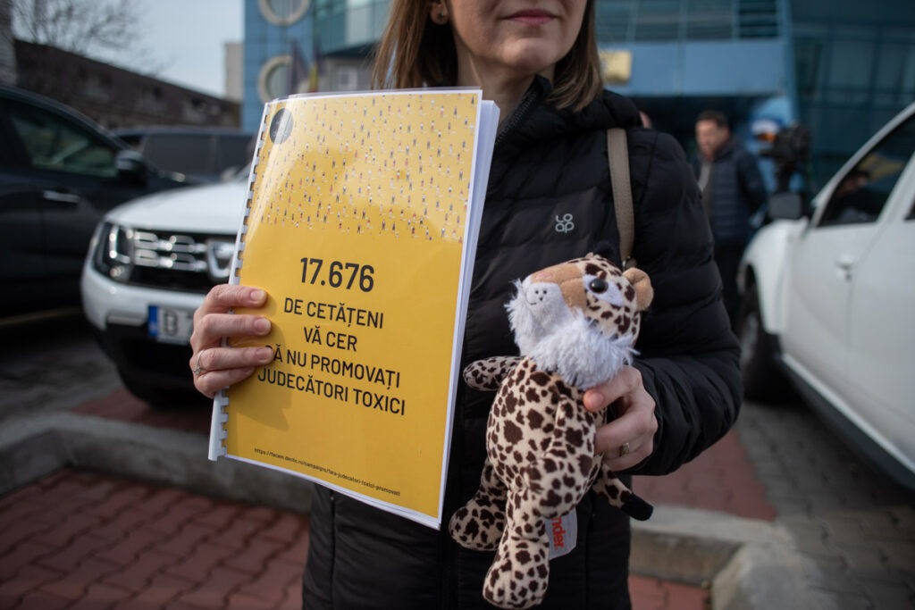 Mai mulți judecători se dezic de lista neagră realizată de Secția pentru judecători a CSM cu presupușii dușmani ai justiției, printre care și publicațiile G4Media și Record, care au publicat dezvăluiri despre practici corupte la vârful justiției