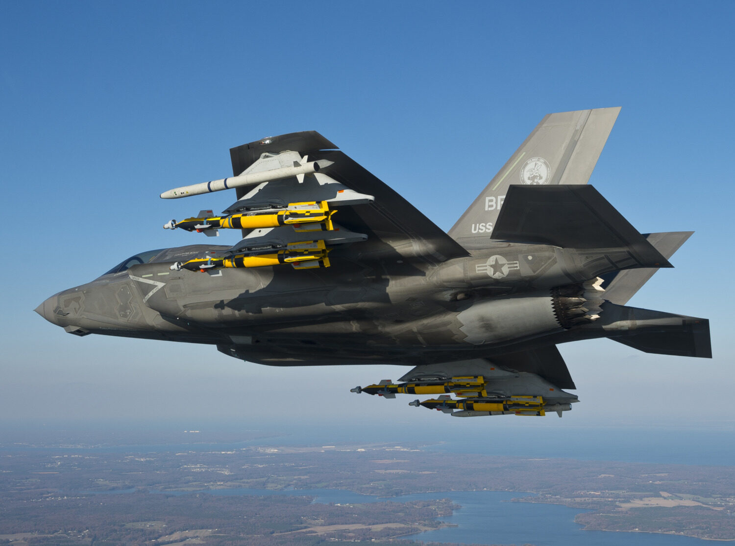Finlanda cumpără bombe cu planare pentru avioanele F-35