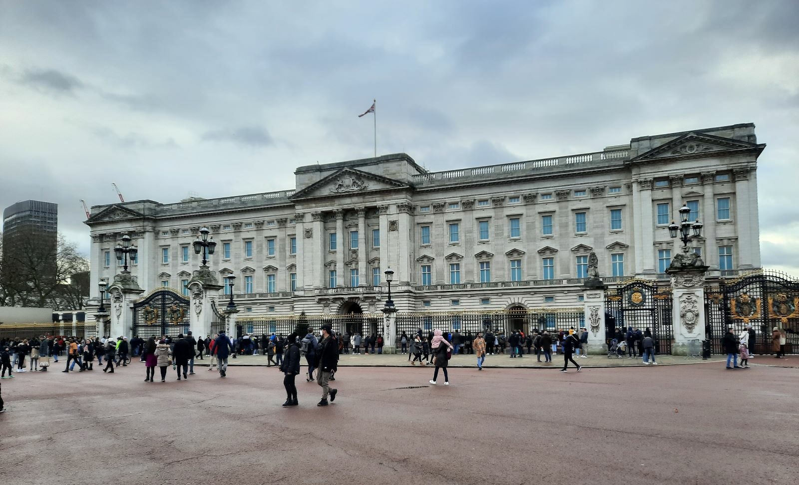 Regele Charles părăsește Palatul Buckingham / Își va stabili oficial reședința la Clarence House, fosta reședință a Reginei Mamă