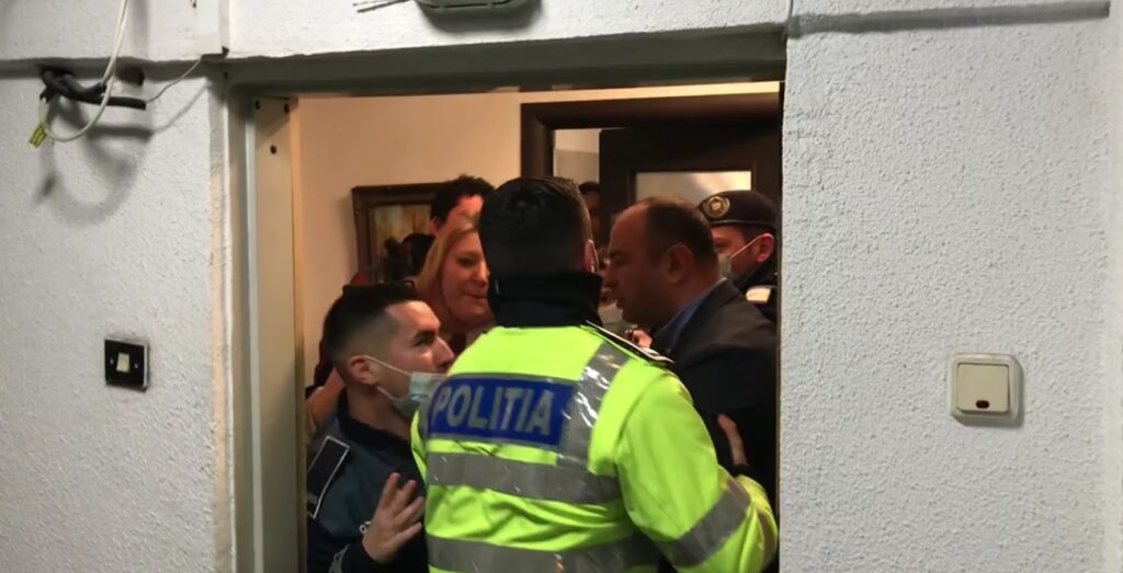 5 ani de anchetă pentru ca extremista pro-rusă Șoșoacă să fie judecată în dosarul sechestrării jurnaliștilor / Speța ar fi fost mutată de la procurorul Romulus Varga ”Elodia” la Rareș Stan, cunoscut pentru spețe de impact: Colectiv, Tate, Coțofenești, AUR