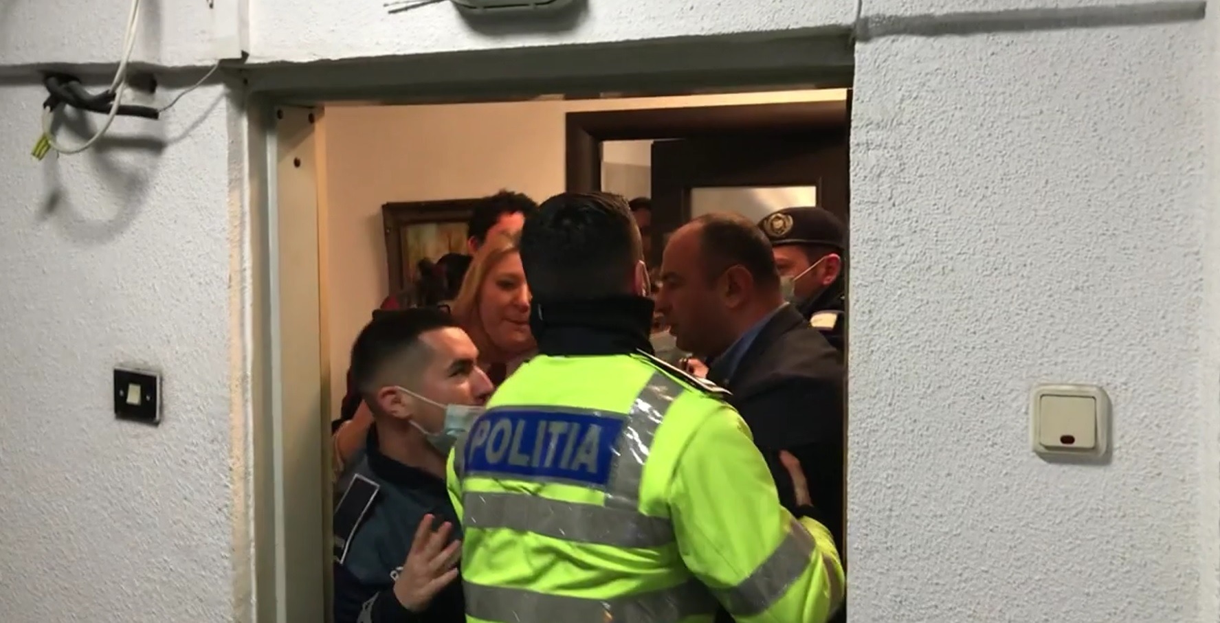 5 ani de anchetă pentru ca extremista pro-rusă Șoșoacă să ajungă în judecată în dosarul de sechestrare a jurnaliștilor: Speța ar fi fost mutată de la procurorul Romulus Varga ”Elodia” la Rareș Stan, cunoscut pentru spețe de impact: Colectiv, Tate, Coțofenești, AUR