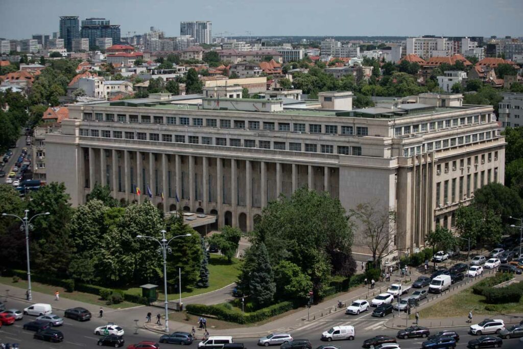 Cancelaria premierului estimează cheltuieli cu aproape 50% mai mici față de 2024 / Bolojan: Economiile realizate ar fi putut finanța investiții în infrastructură
