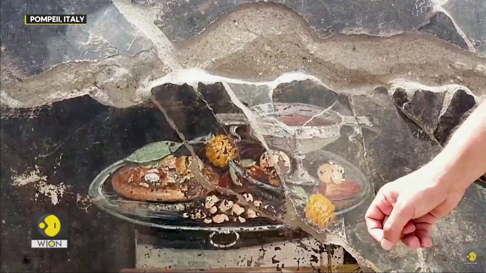 Descoperire inedită la Pompei: un tavan cu fresce inspirate din mitologia greacă a fost reconstituit