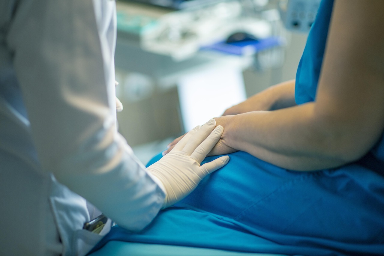 Un osteopat francez a fost condamnat la 17 ani de închisoare pentru violuri şi agresiuni sexuale în serie / Pedeapsa maximă era de 20 de ani / „Nu sunt periculos, nu sunt un violator”