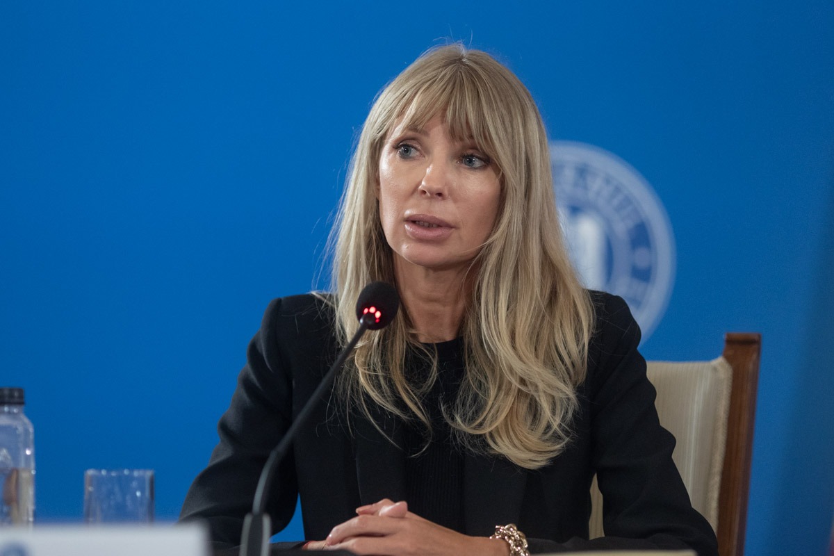 Senatoarea independentă Victoria Stoiciu (fost membru PSD): Să negociezi cu extremiștii înseamnă, de fapt, să îi legitimezi ca parteneri valabili de dialog. Nu, domnule Veștea, interesul personal și cel al unor grupuri obscure nu vor fi niciodată totuna cu interesul național