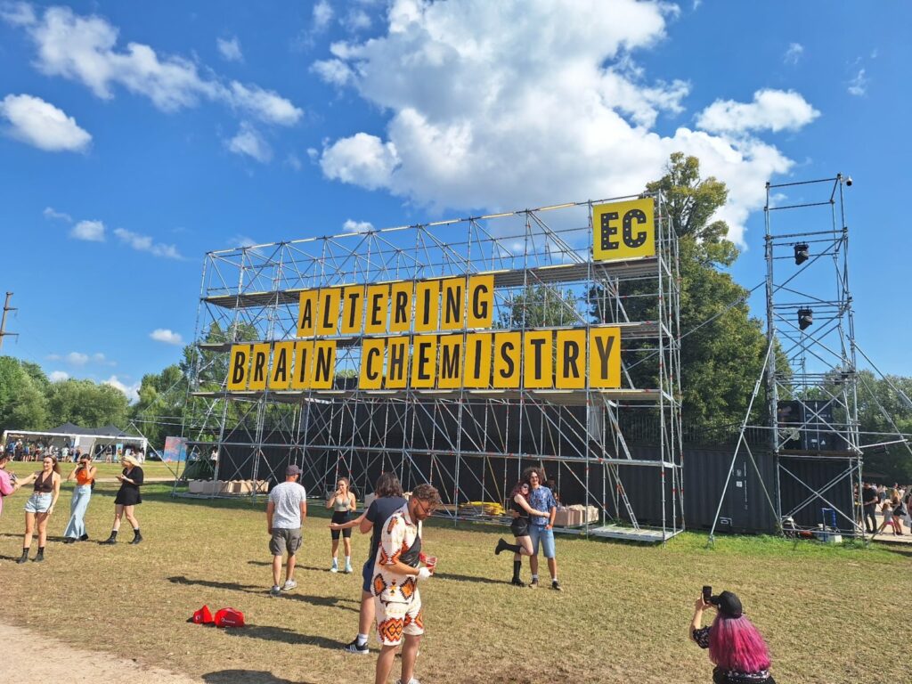 CFR Călători: Mai multe trenuri vor opri suplimentar la Bonțida, în perioada Festivalului Electric Castle