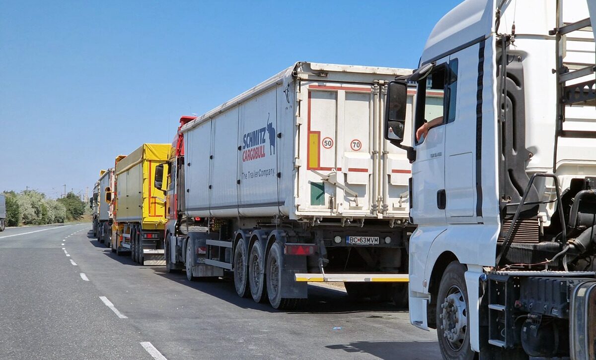 Trafic alternativ pe centura Lugojului, după ce șoferul unui TIR a fost proiectat prin parbriz și a murit