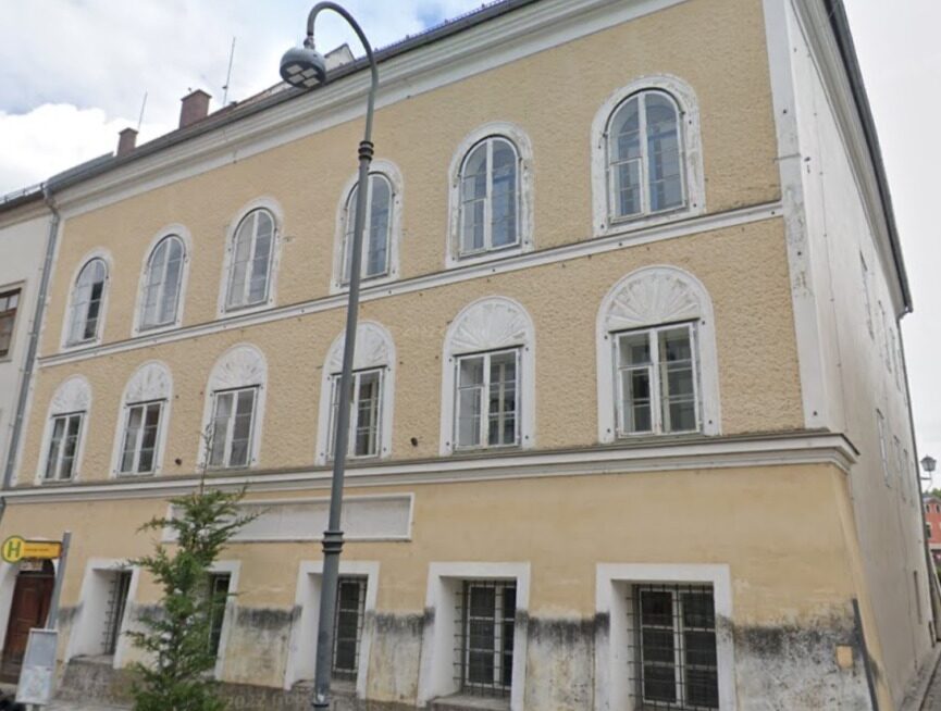 Austria a transformat casa natală a lui Hitler într-o secţie de poliţie pentru a o face mai puțin atractivă pentru adunările neonaziștilor