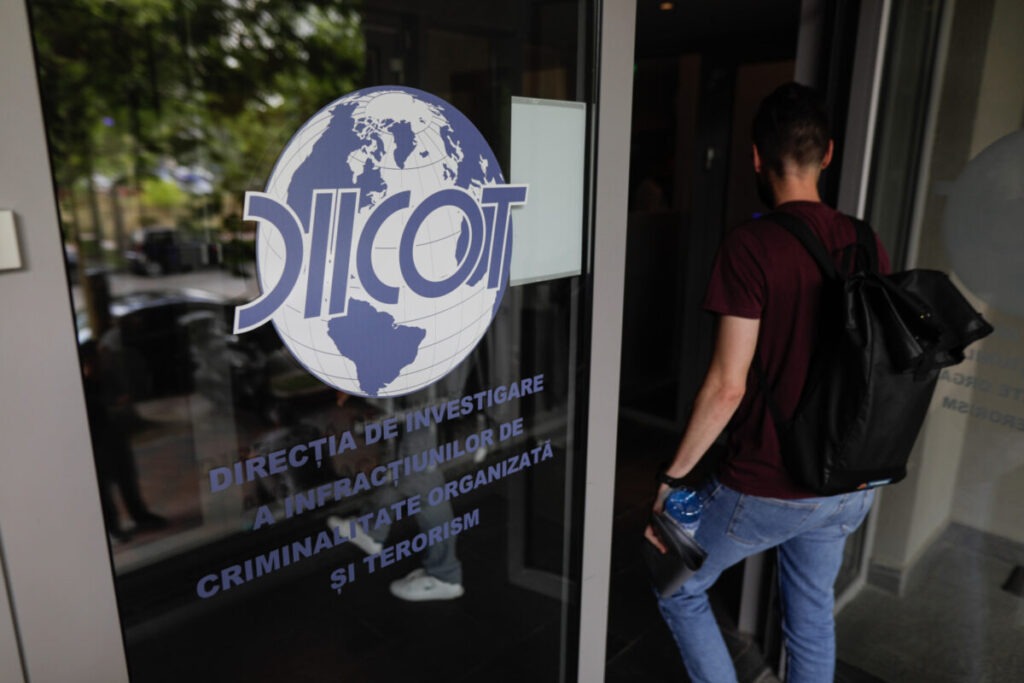 Percheziții DIICOT la Casa de Pensii, într-un dosar de înșelăciune / Procurorii acuză falsificarea datelor pentru emiterea deciziilor de pensionare / Zeci de descinderi în București și mai multe județe
