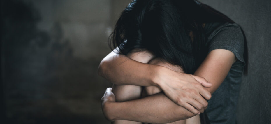 viol, abuz, acuzatii sexuale, violenta domestica, bataie, depresie, anxietate, singuratate, suferinta, tanara, fata, adolescenta abuzata, tinere, fete