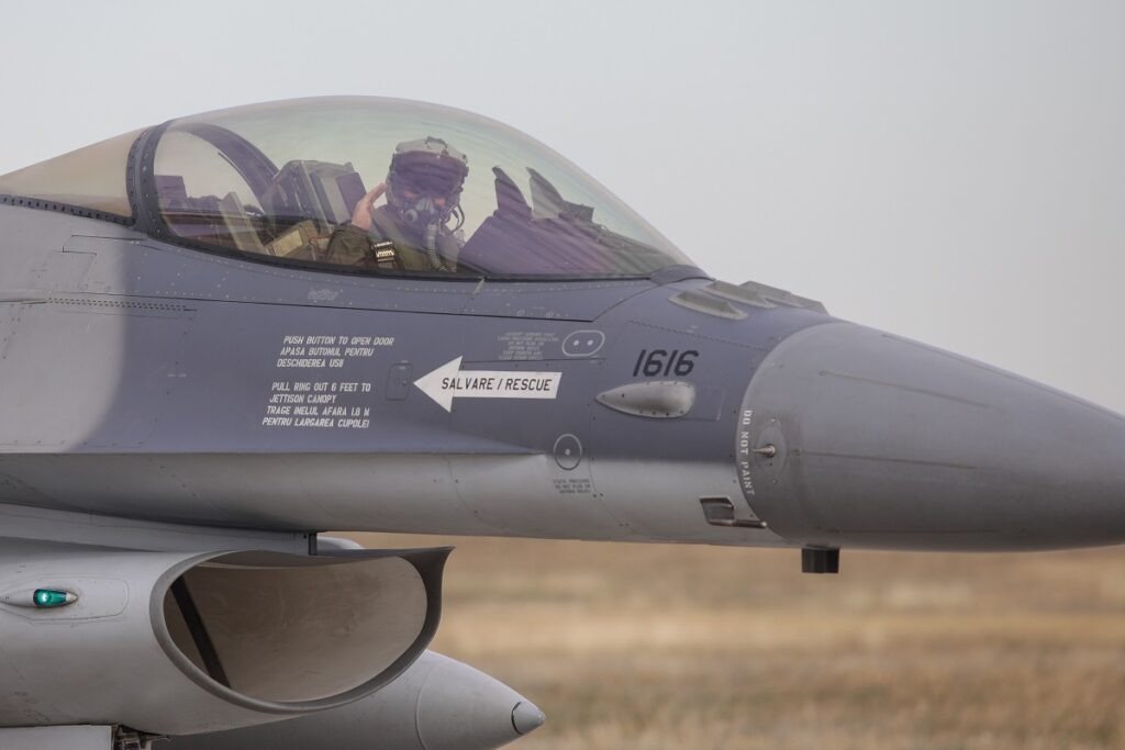 Șeful Armatei: În NATO au fost patru situații în care au fost doborâte drone, două au fost rezolvate cu piloți români / O să propun ca pilotul să fie decorat, dacă nu primește Ordinul Național îl decorez eu