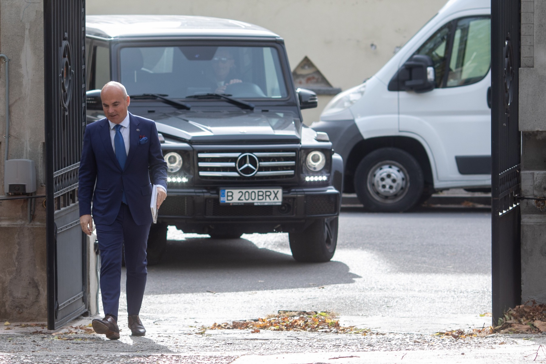 Rareș Bogdan îi dă lecții de guvernare lui Ilie Bolojan / „Să scazi deficitul prin creșteri de taxe poate orice profesor de muzică, deci nu pricep de unde atâta lăudăroșenie”