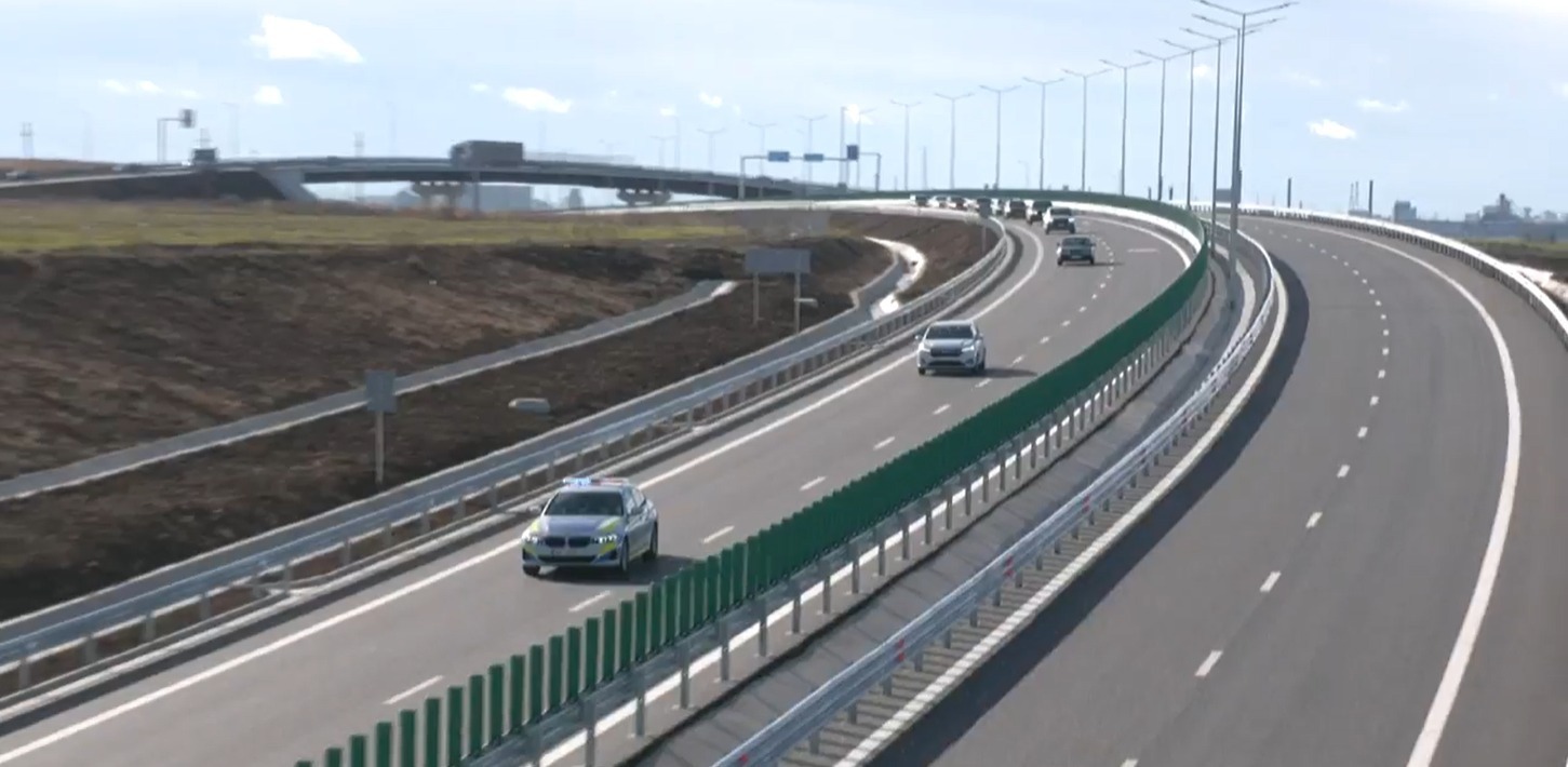 Drumurile expres vor beneficia de benzi de urgență / Horațiu Cosma: Corectăm o problemă de proiectare care, din păcate, a contribuit în ultimii ani la producerea unor accidente grave