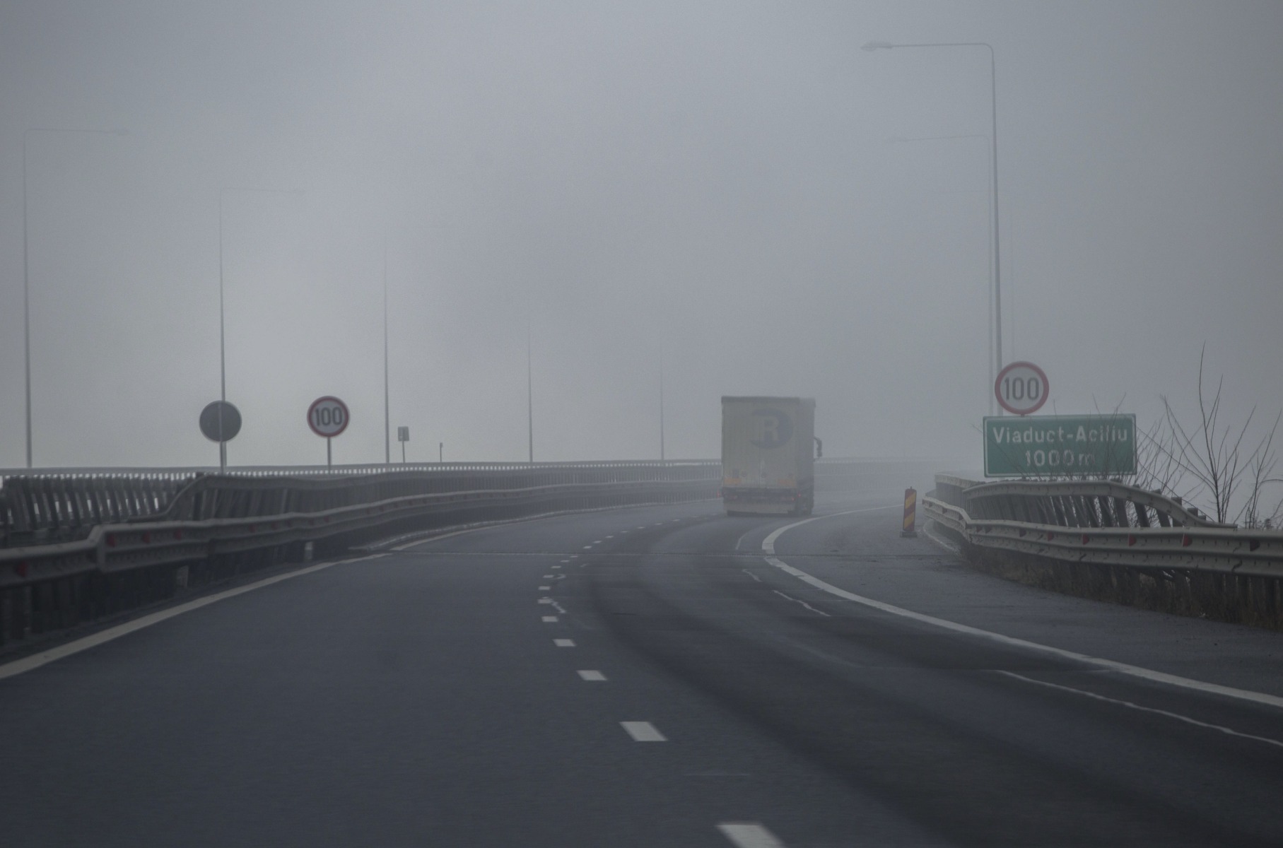 Ceață în șase județe și ploi pe mai multe autostrăzi din țară / Poliția recomandă prudență în trafic
