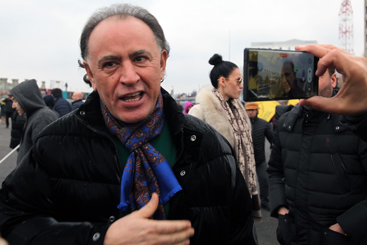 Mohammad Murad (AUR) îl acuză pe George Simion că ar fi schimbat în ultimul moment decizia legată de guvernul Veștea: ”Simion a trimis mesaje că lasă votul la liber”