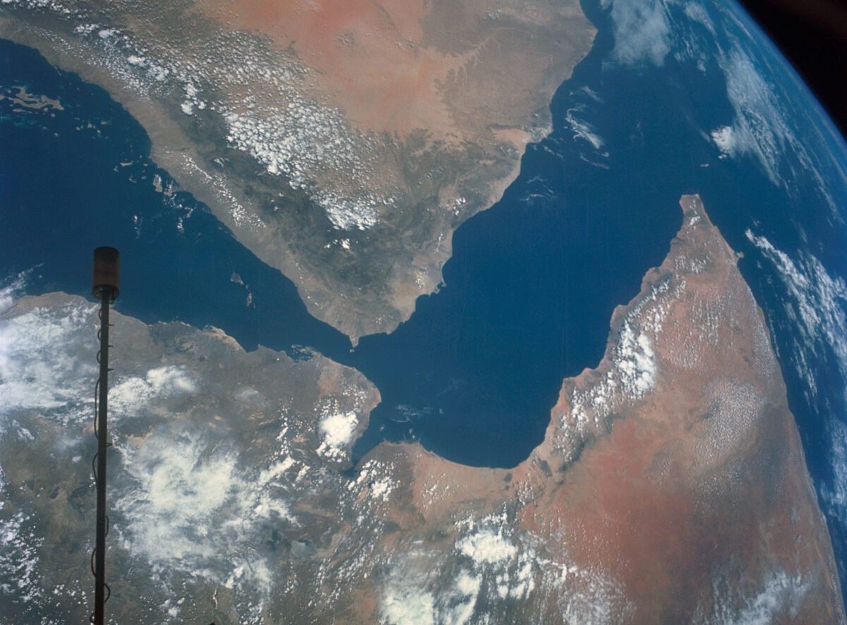 Reuters: Iranul a cerut rebelilor houthi să fie pregătiți să blocheze ruta petrolieră din Marea Roșie, în cazul în care SUA va lovi infrastructura energetică iraniană