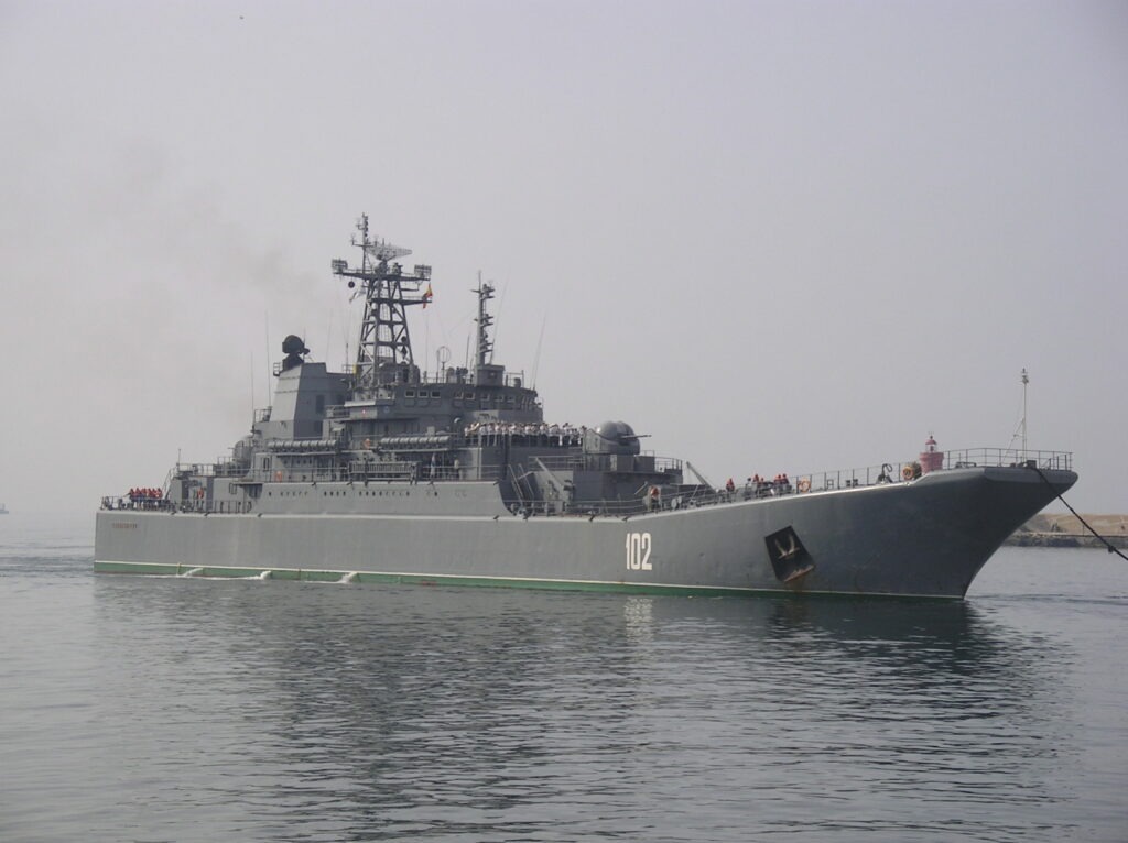 O navă rusească face un exercițiu cu foc real în Canalul Mânecii / ”Royal Navy a monitorizat exercițiul, continuă să urmărească îndeaproape activitatea navei”