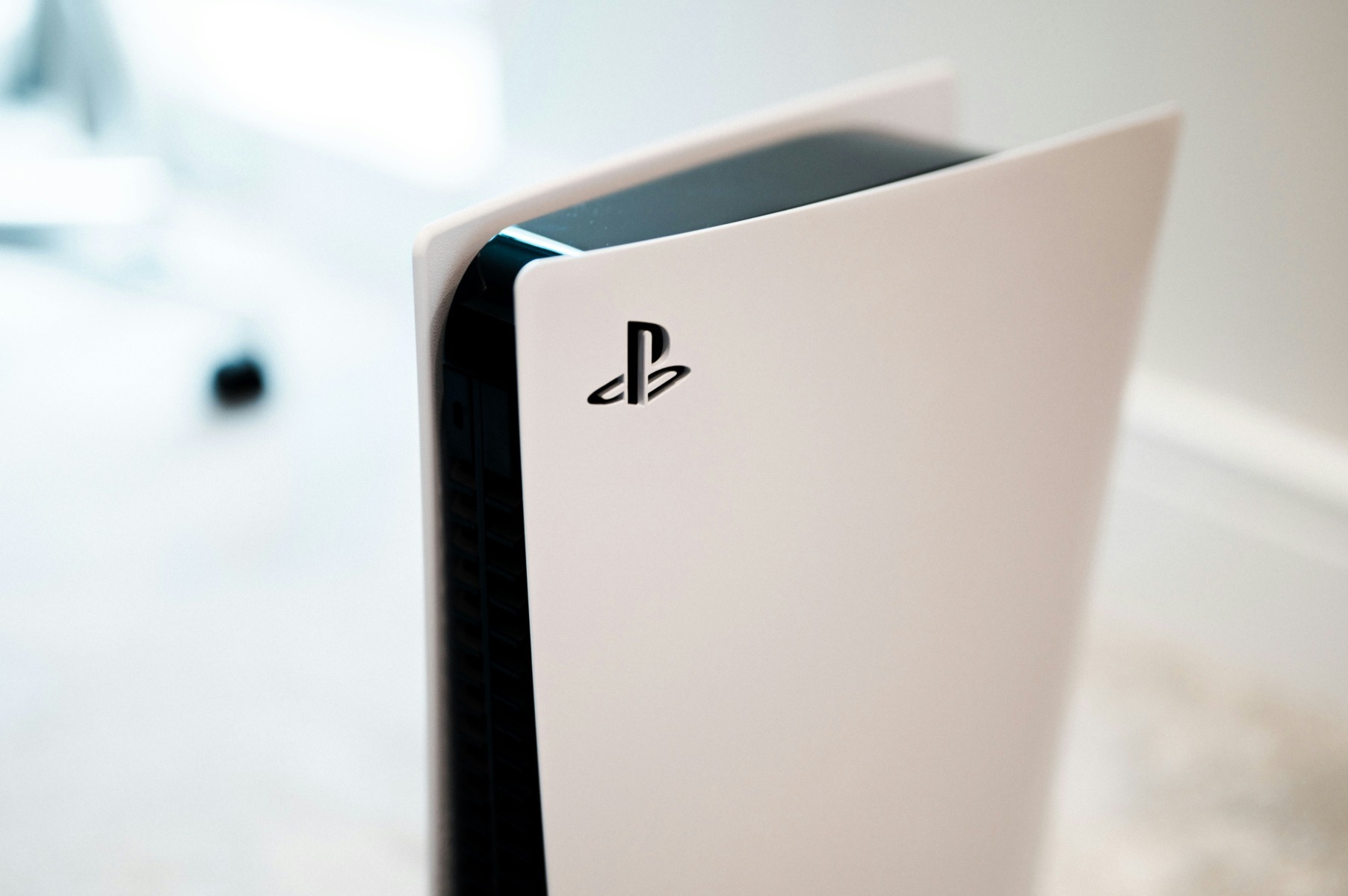 Sony renunță la CD-uri: toate jocurile noi pentru PlayStation vor fi disponibile doar în format digital, din ianuarie 2028 / ”Un atac împotriva oricui ține la dreptul de a deține ceea ce cumpără”