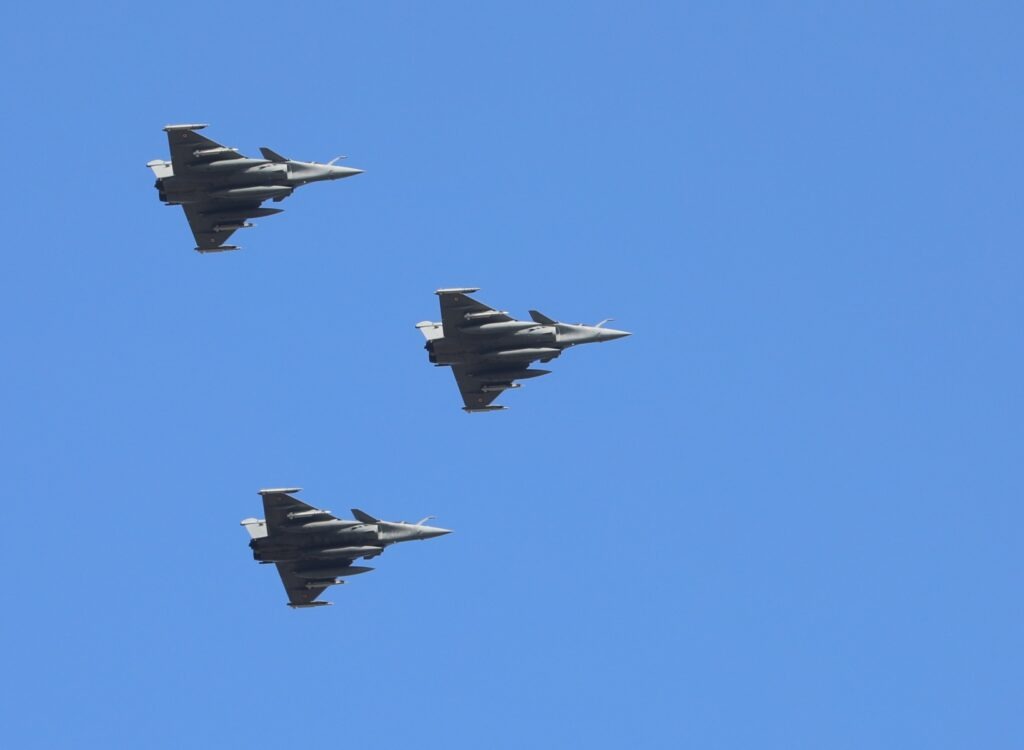 Statul Major al Forțelor Aeriene a extins zona de alertă aeriană pentru Brăila, Galați, Buzău, Ialomița, Călărași și Tulcea / Populația a primit mesaje RO-Alert privind posibilitatea căderii unor obiecte din spațiul aerian