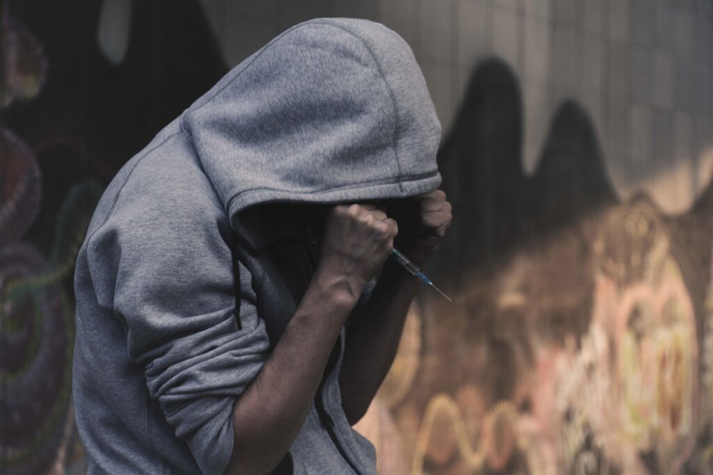 „Ori o să merg la pușcărie, ori o să mor” / Mărturiile unor foști consumatori de droguri / ”La 21 de ani nu mai aveam dinți, am trecut printr-o supradoză, două zile am fost în comă”