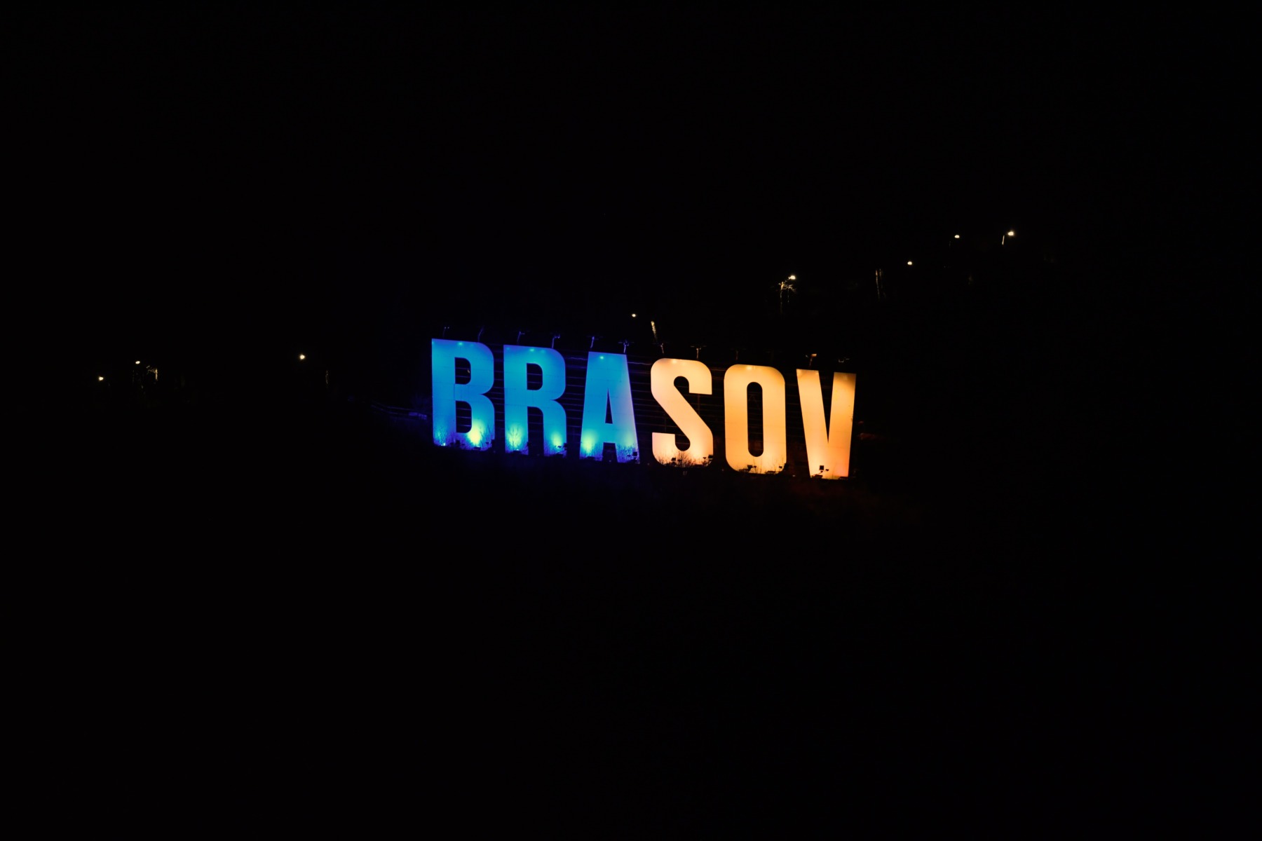 Fotografiat interzis de pe platforma de pe Tâmpa, unde apar literele ”Brașov” / Structura nu mai este stabilă