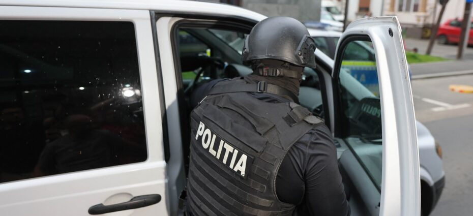poliția, mascați, percheziții