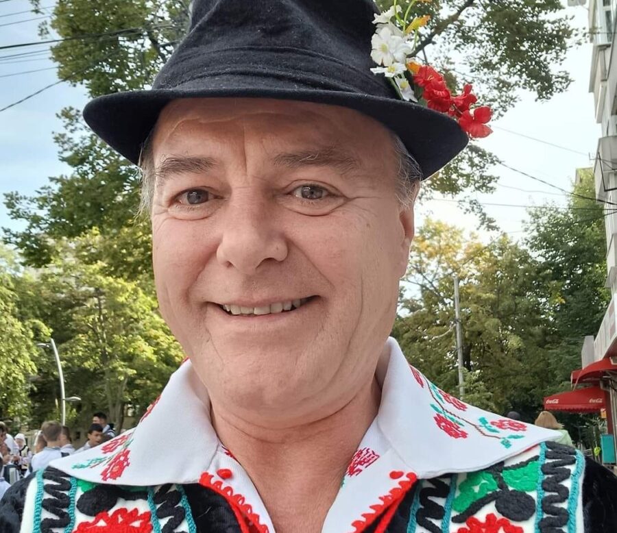 Cântărețul de muzică populară Aurică Totolici, condamnat la peste 17 ani de închisoare pentru că a violat trei copii. Sentința nu e definitivă