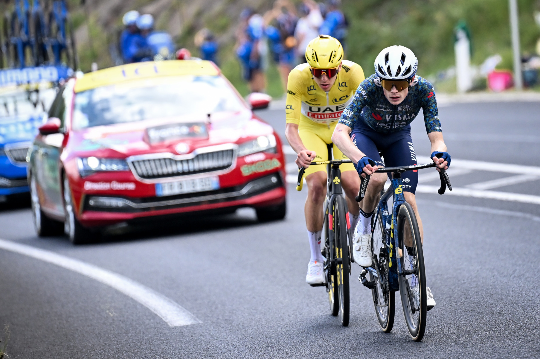 Tadej Pogacar și Jonas Vingegaard, treziți în timpul nopții pentru teste antidoping
