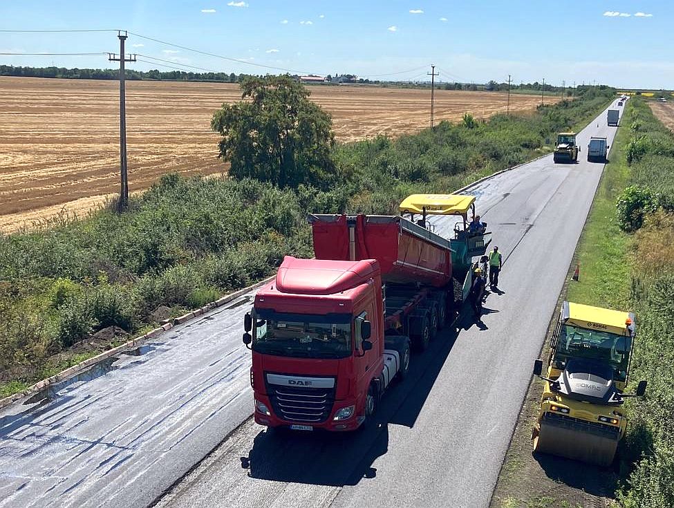Șoferii vor scăpa de restricțiile de pe DN68 Margina–Holdea / Lucrările se încheie până la începutul lui iulie / ”Acest drum a fost construit în anii ‘60-‘70 pentru valorile de trafic de atunci”