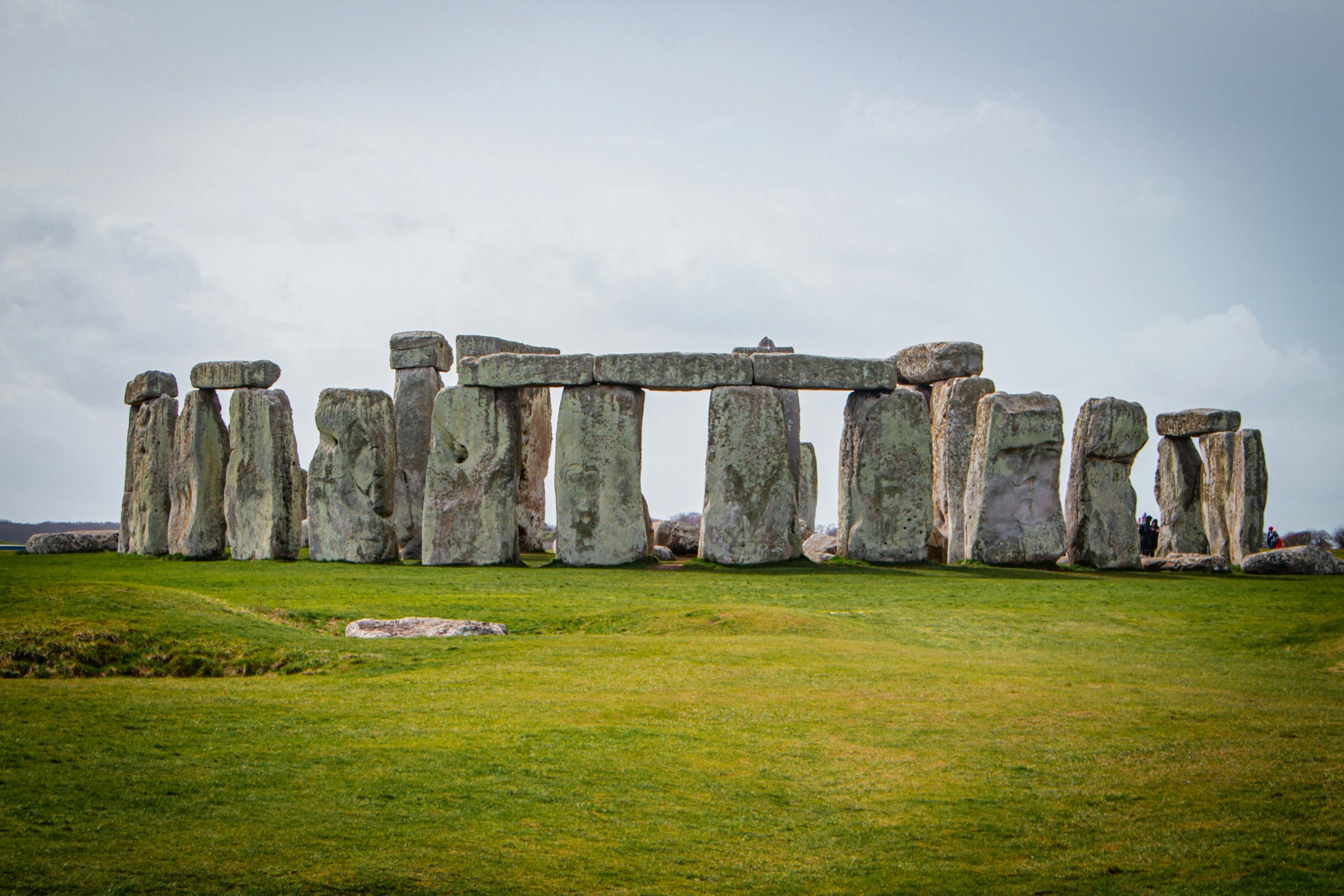O echipă de arheologi a descoperit un prototip al celebrului monument Stonehenge, vechi de 5.000 de ani